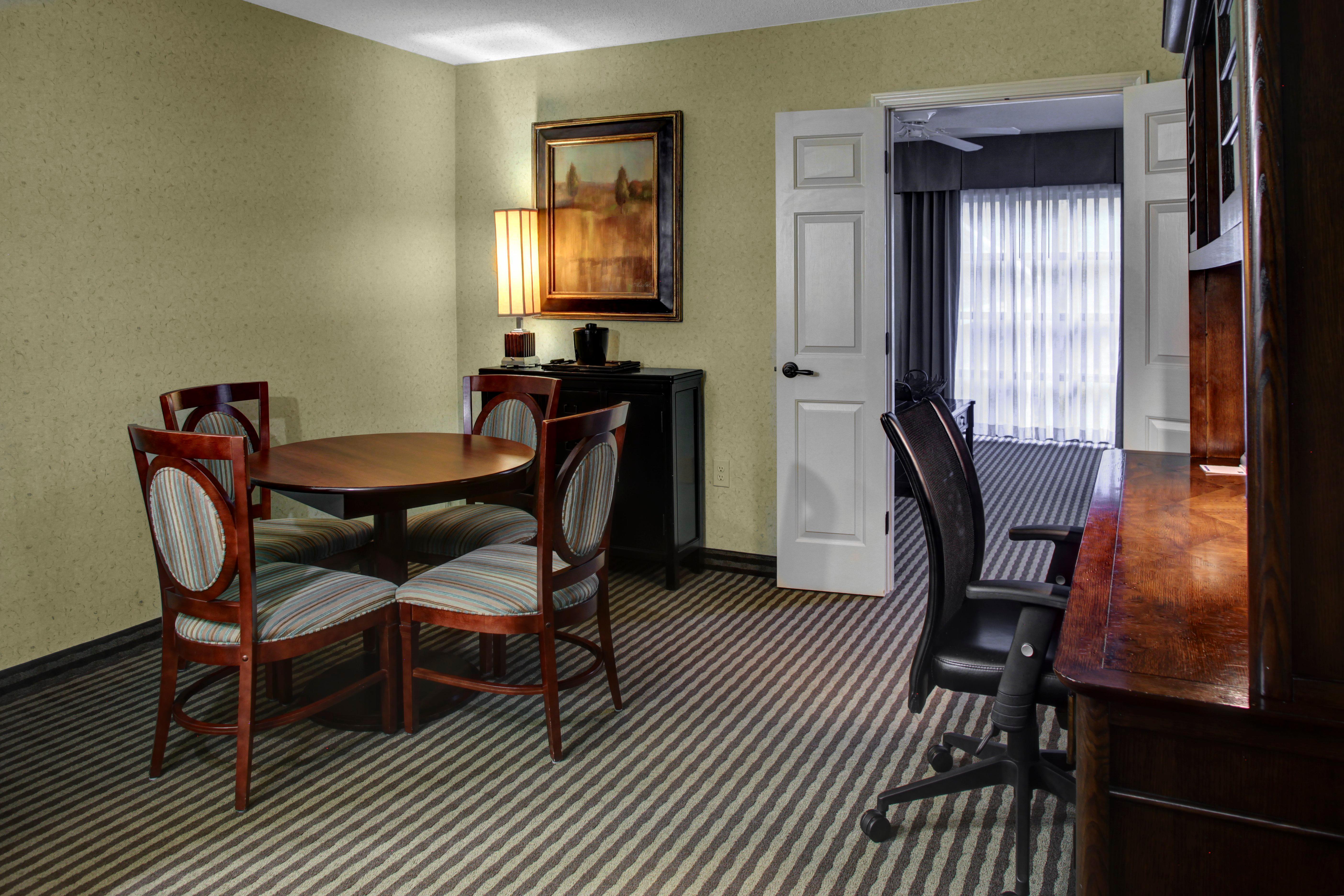 Holiday Inn Express Hotel & Suites Atlanta Buckhead By Ihg Εξωτερικό φωτογραφία